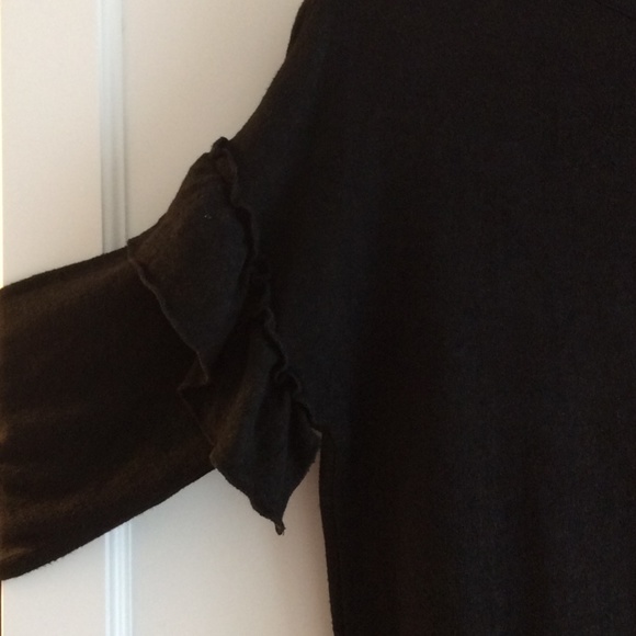 Black tunic with ruffle details - Picture 2 of 5